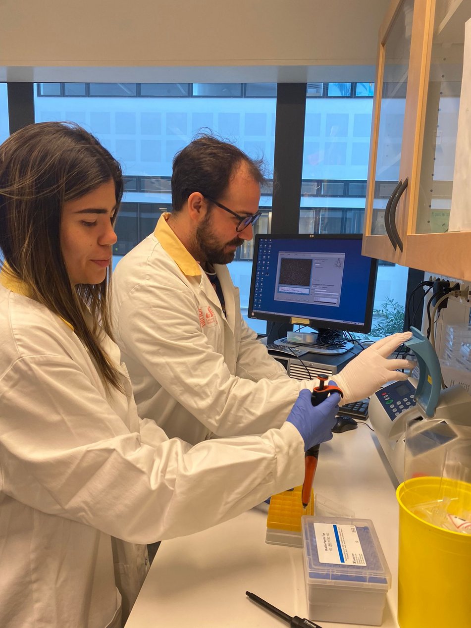 Sebastião (ESR 15) on secondment at UGOT (Sweden). Here working together with Paula (ESR 12) in the lab doing nucleocounting.