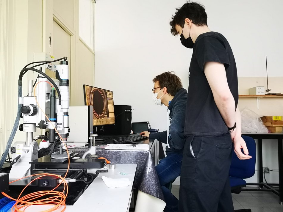 Adam (ESR 11) during his secondment at INSA Lyon, in this picture observing the surface of a metallic glass with Yoahn (ESR 14).